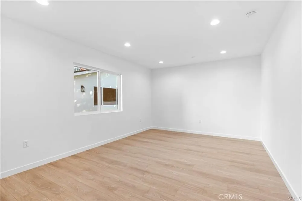 6842 Cedros Avenue Van Nuys, CA 91405