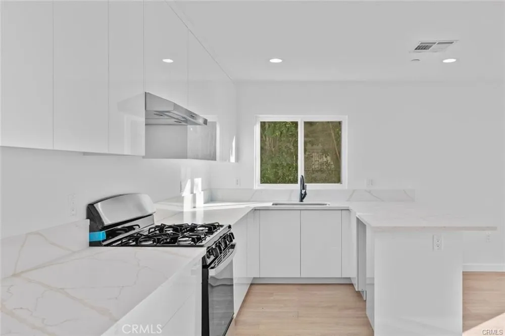 6842 Cedros Avenue Van Nuys, CA 91405