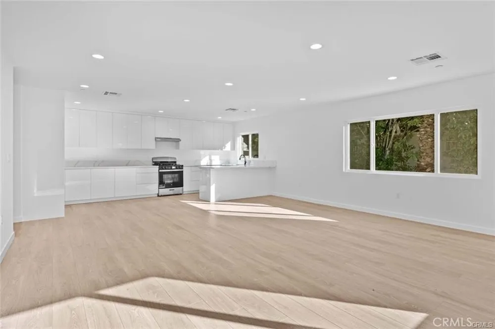 6842 Cedros Avenue Van Nuys, CA 91405
