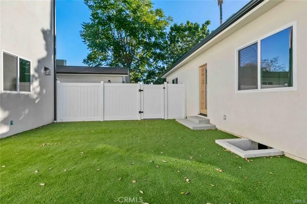 6842 Cedros Avenue Van Nuys, CA 91405