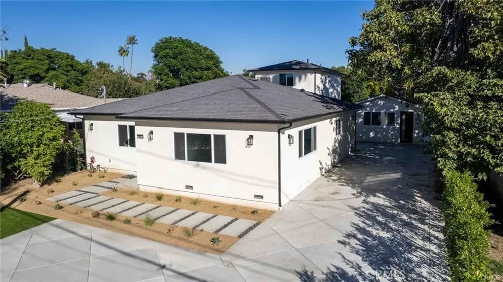 6842 Cedros Avenue Van Nuys, CA 91405