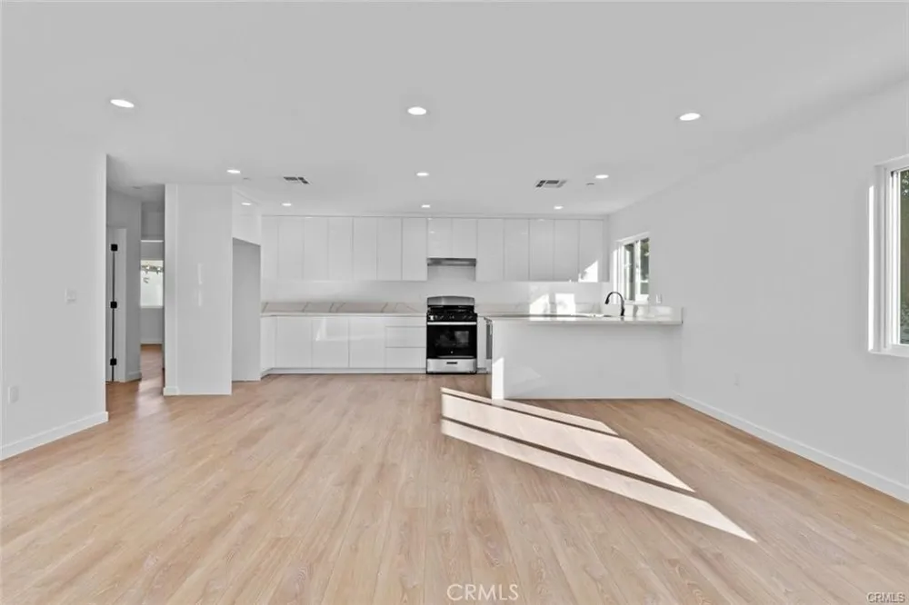 6842 Cedros Avenue Van Nuys, CA 91405