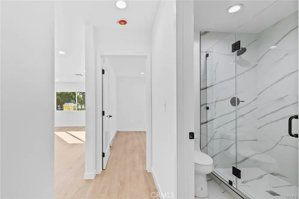 6842 Cedros Avenue Van Nuys, CA 91405