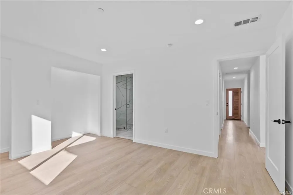 6842 Cedros Avenue Van Nuys, CA 91405