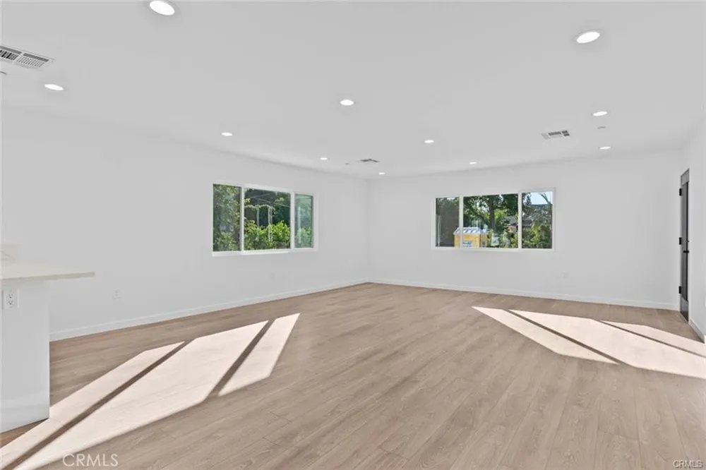 6842 Cedros Avenue Van Nuys, CA 91405