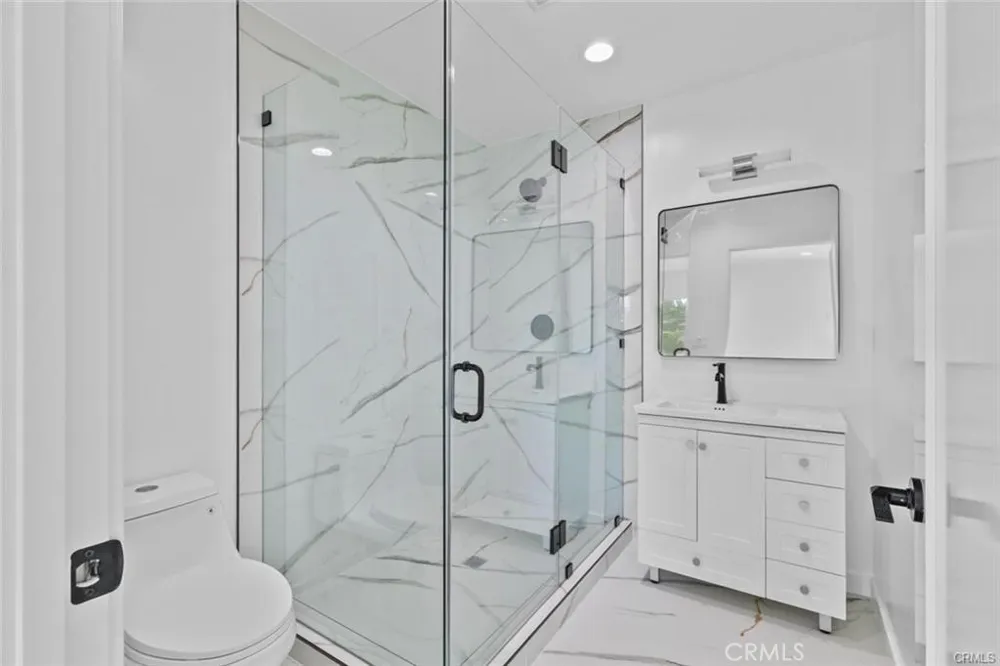 6842 Cedros Avenue Van Nuys, CA 91405