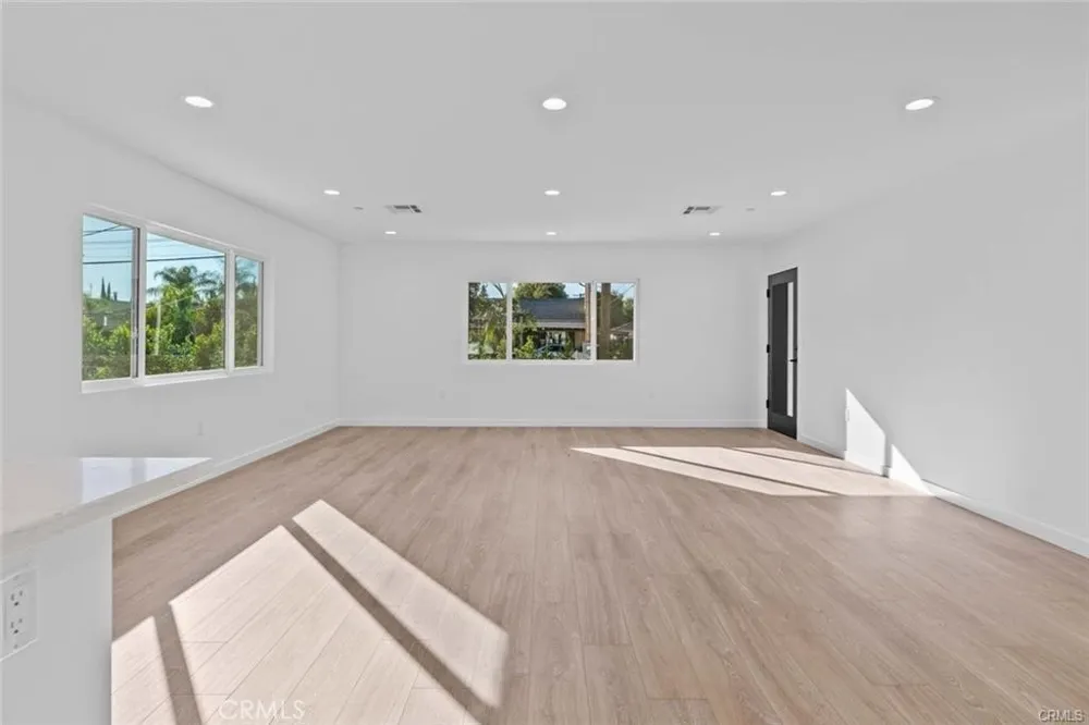 6842 Cedros Avenue Van Nuys, CA 91405