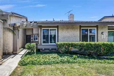 2035 E Blackwood