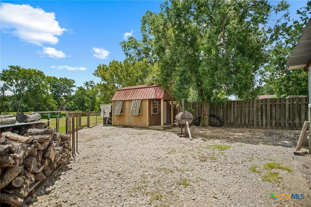 605 State Highway 172 Ganado, TX 77962