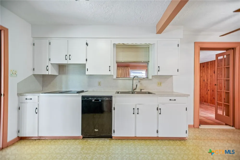 605 State Highway 172 Ganado, TX 77962
