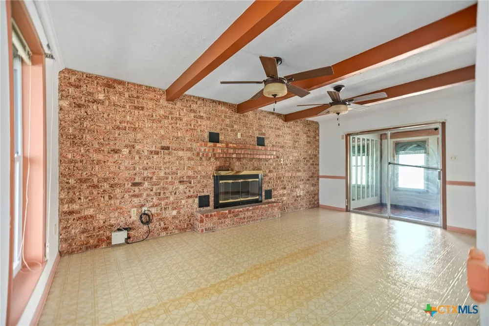 605 State Highway 172 Ganado, TX 77962