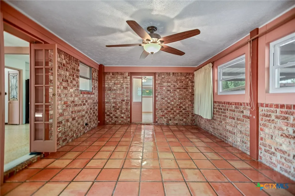 605 State Highway 172 Ganado, TX 77962