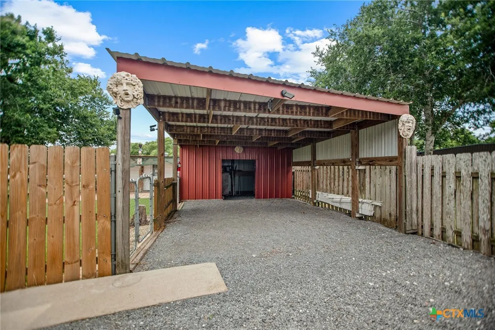 605 State Highway 172 Ganado, TX 77962
