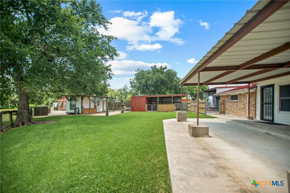 605 State Highway 172 Ganado, TX 77962