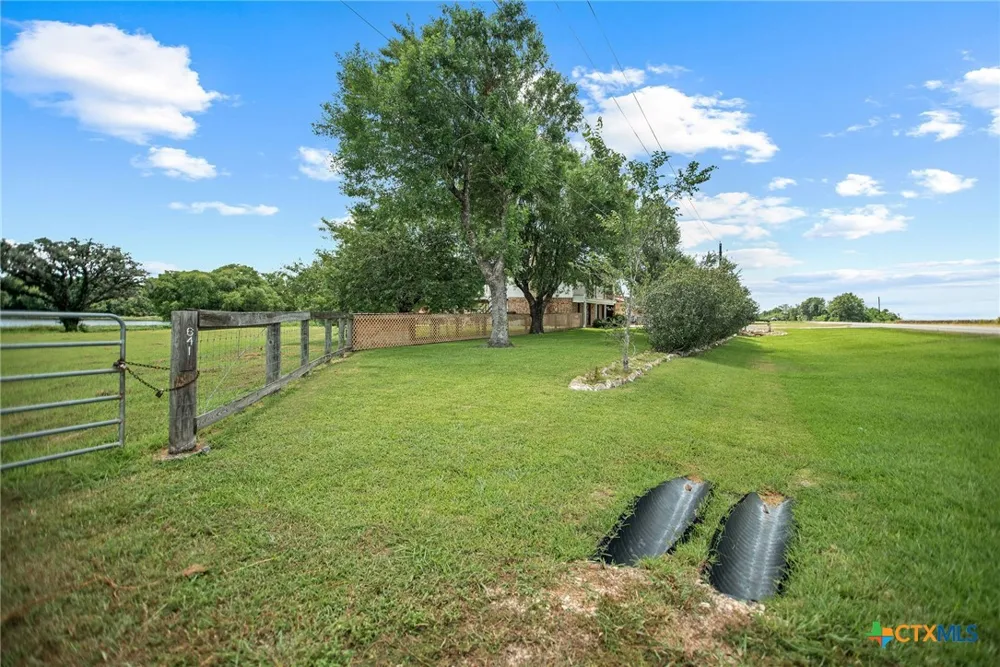 605 State Highway 172 Ganado, TX 77962