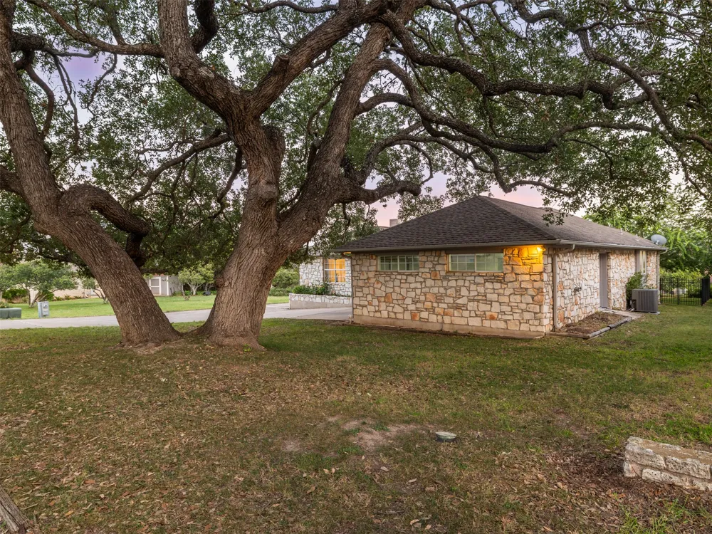 2807 Declaration Circle Lago Vista, TX 78645