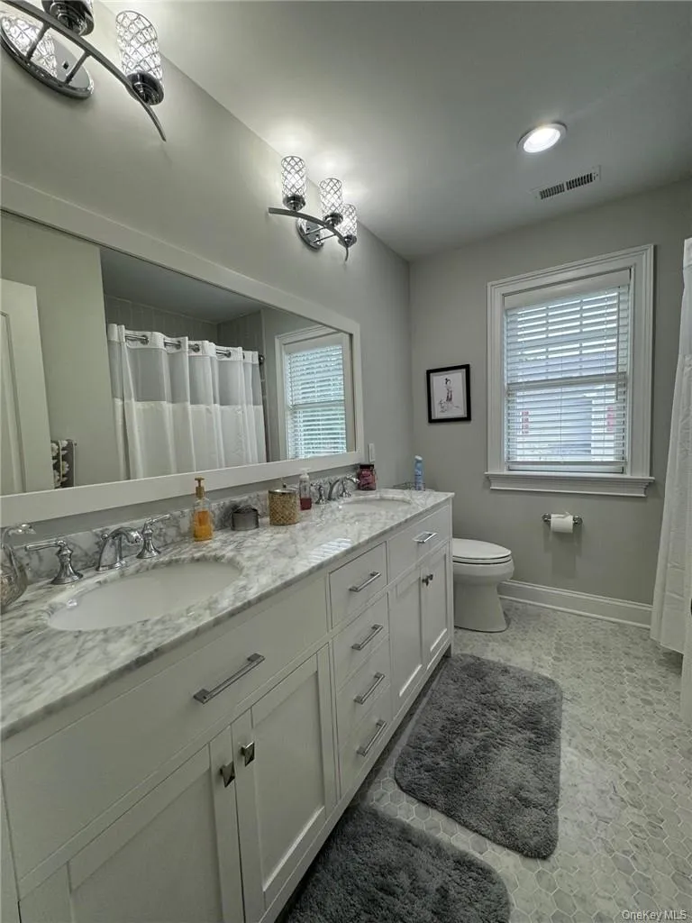 4 Rose Avenue Harrison, NY 10528