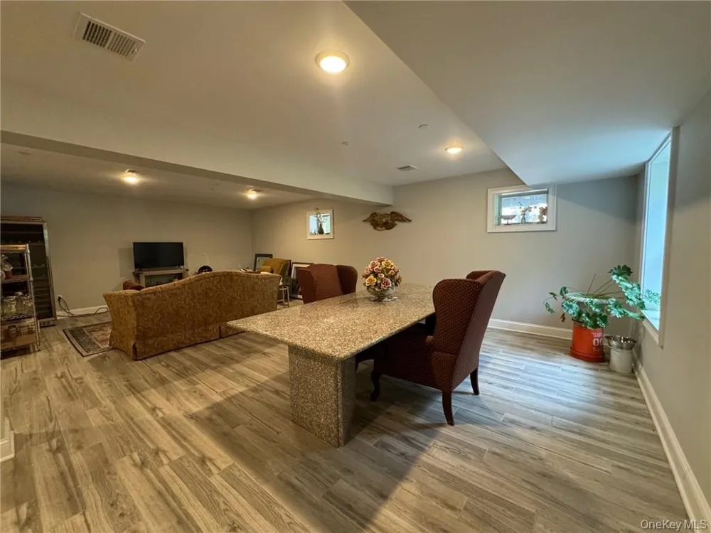 4 Rose Avenue Harrison, NY 10528