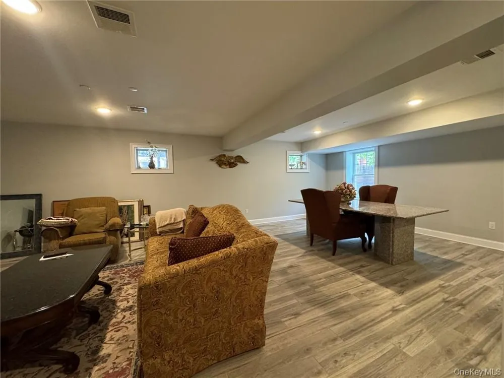 4 Rose Avenue Harrison, NY 10528