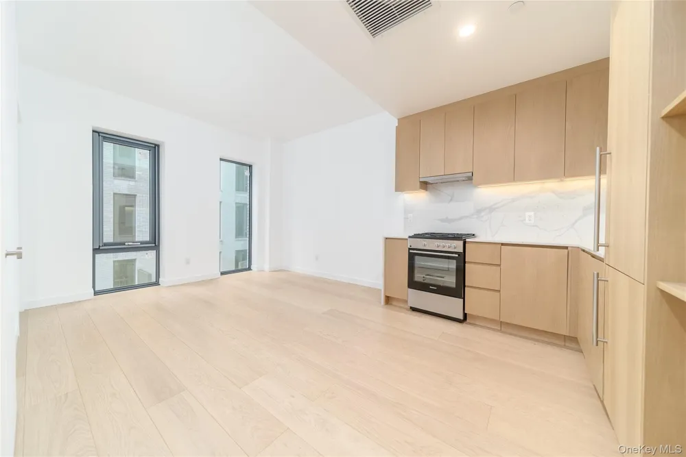 3005 Vernon Boulevard #6G Astoria, NY 11102