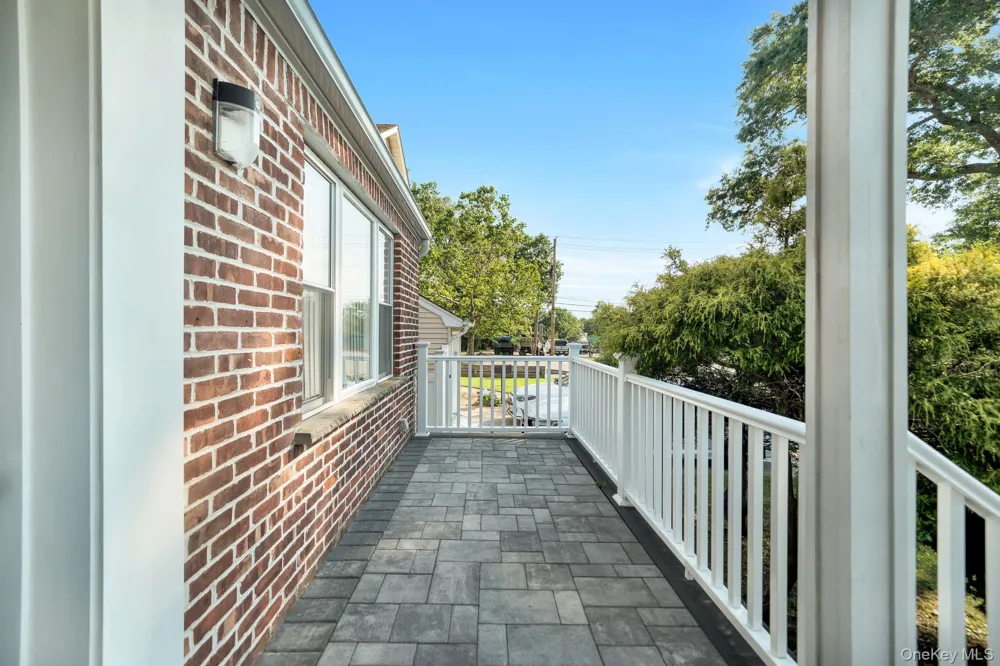 102 Strattford Road New Hyde Park, NY 11040