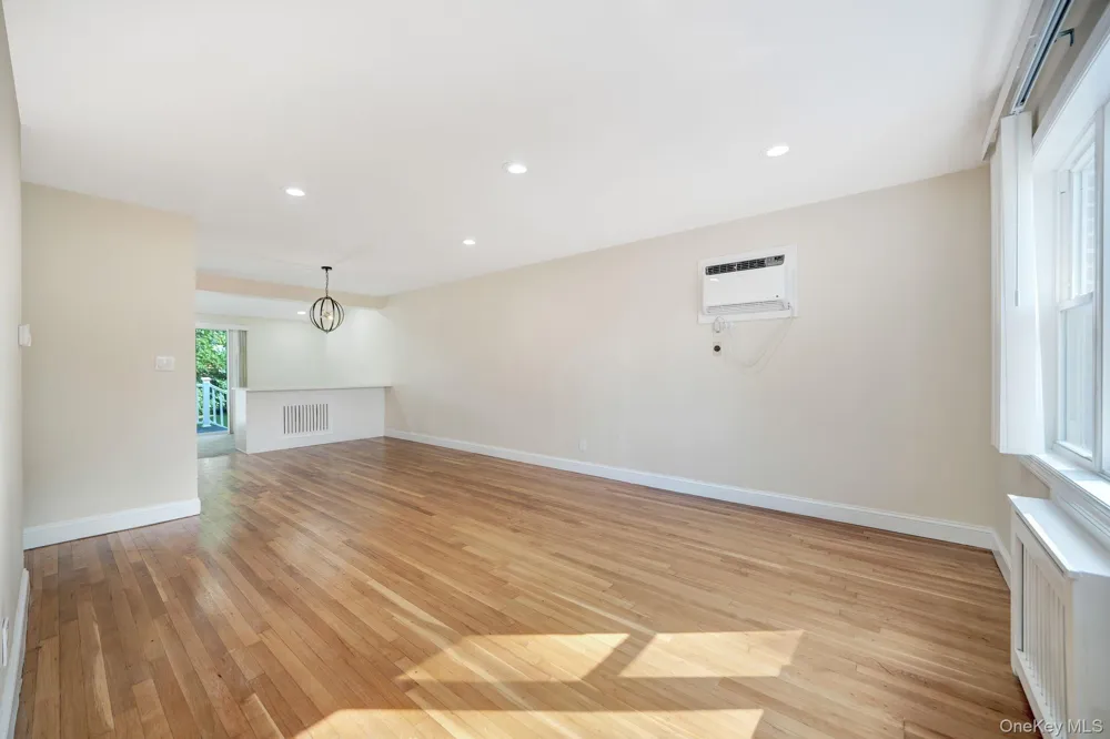 102 Strattford Road New Hyde Park, NY 11040