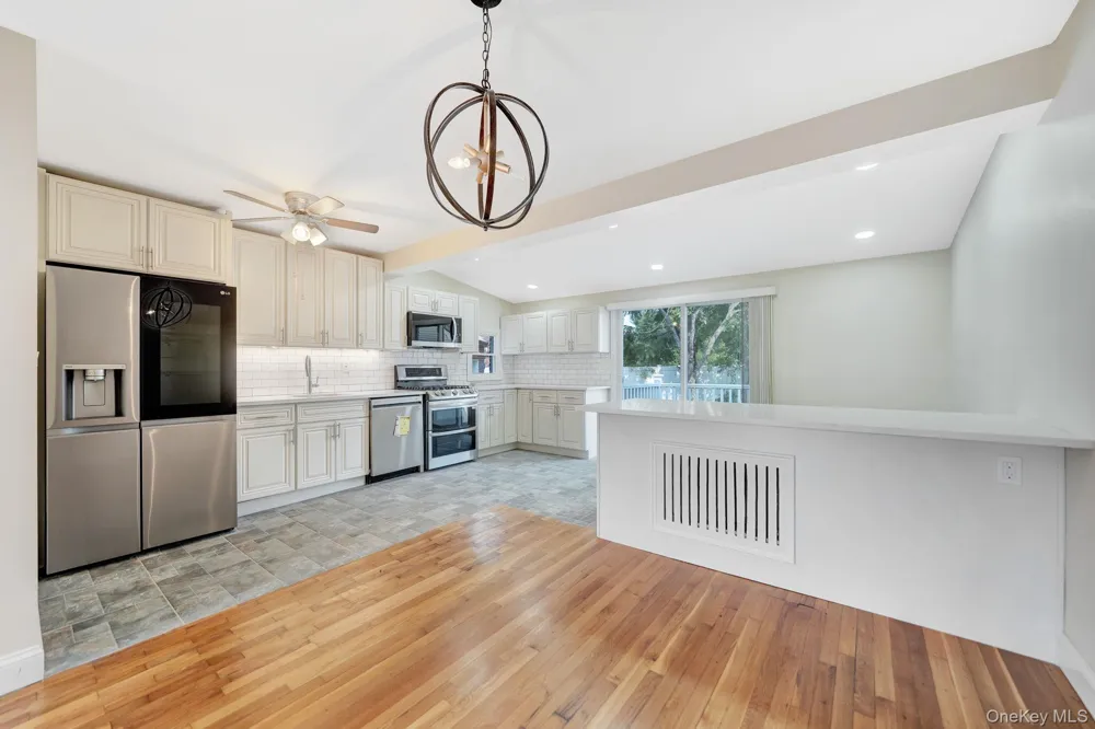 102 Strattford Road New Hyde Park, NY 11040