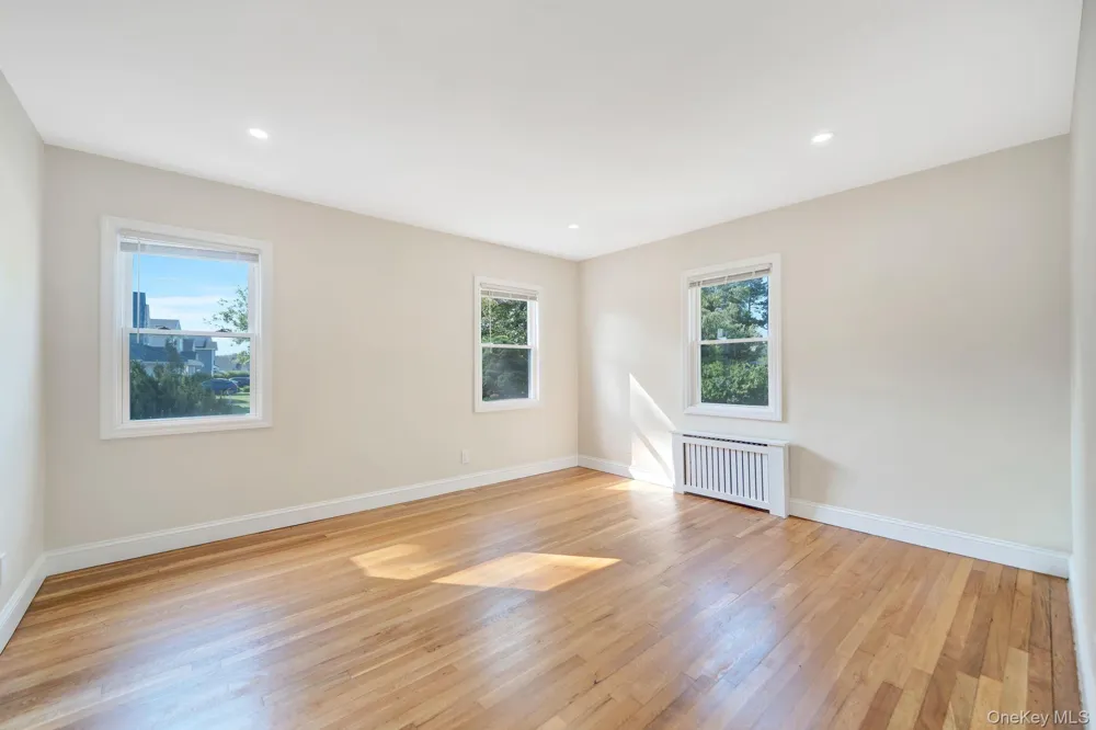 102 Strattford Road New Hyde Park, NY 11040