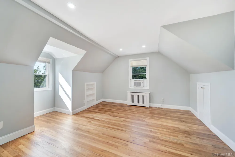 102 Strattford Road New Hyde Park, NY 11040