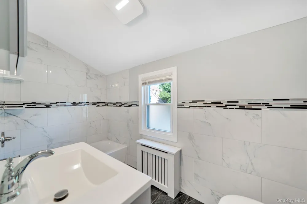 102 Strattford Road New Hyde Park, NY 11040