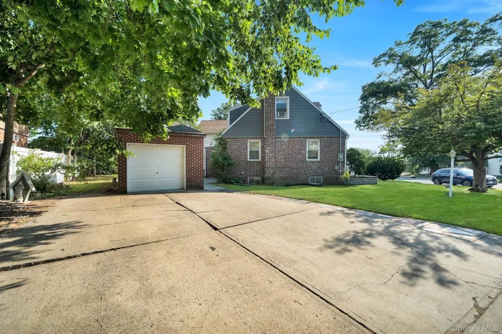 102 Strattford Road New Hyde Park, NY 11040