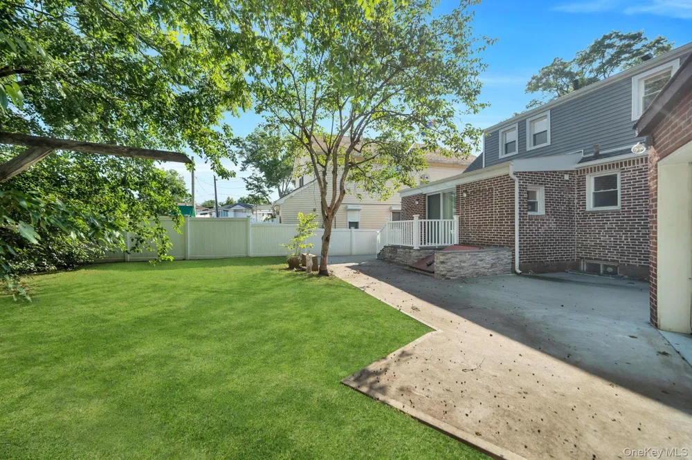 102 Strattford Road New Hyde Park, NY 11040