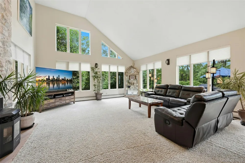 18 Nicole Court Manorville, NY 11949