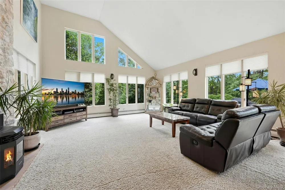 18 Nicole Court Manorville, NY 11949