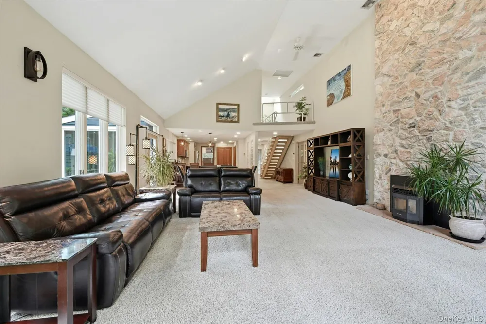 18 Nicole Court Manorville, NY 11949