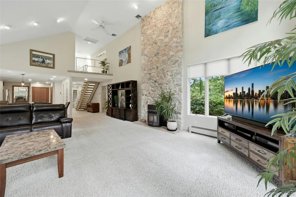 18 Nicole Court Manorville, NY 11949