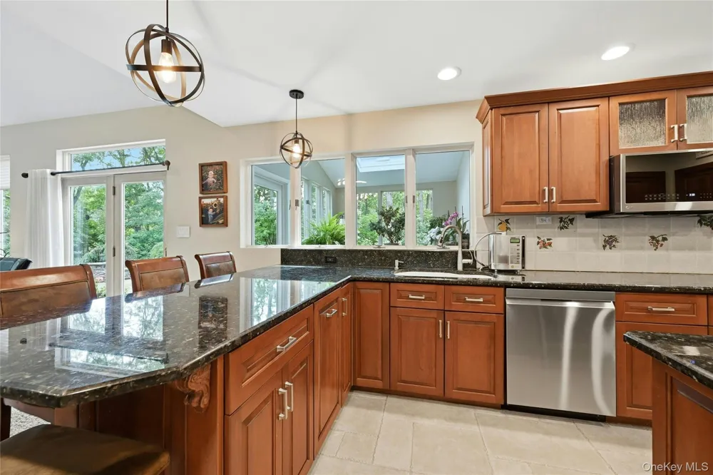 18 Nicole Court Manorville, NY 11949