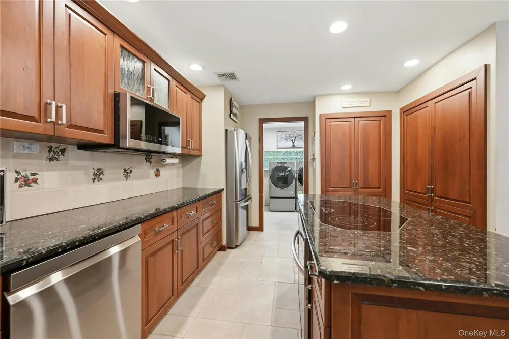 18 Nicole Court Manorville, NY 11949