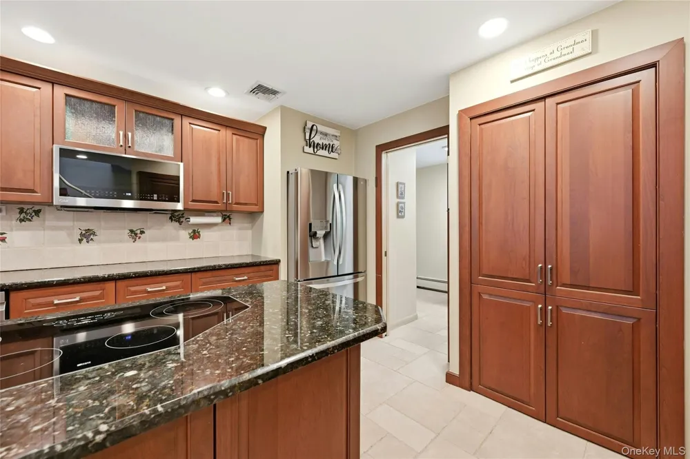 18 Nicole Court Manorville, NY 11949