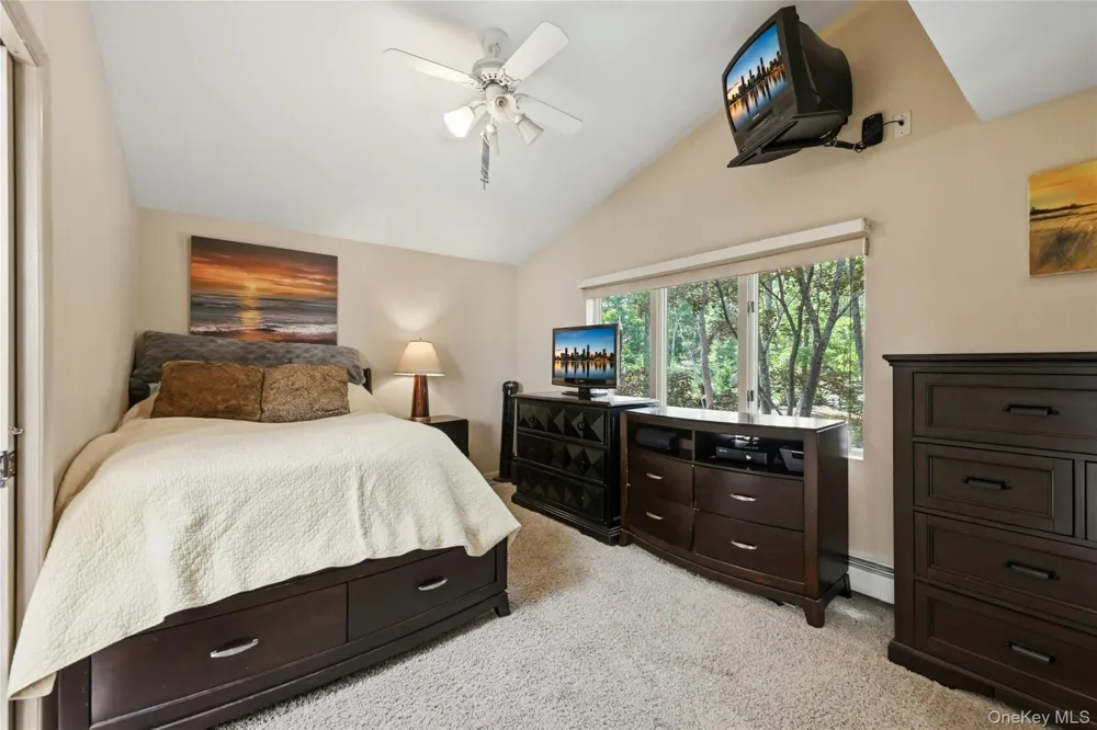 18 Nicole Court Manorville, NY 11949