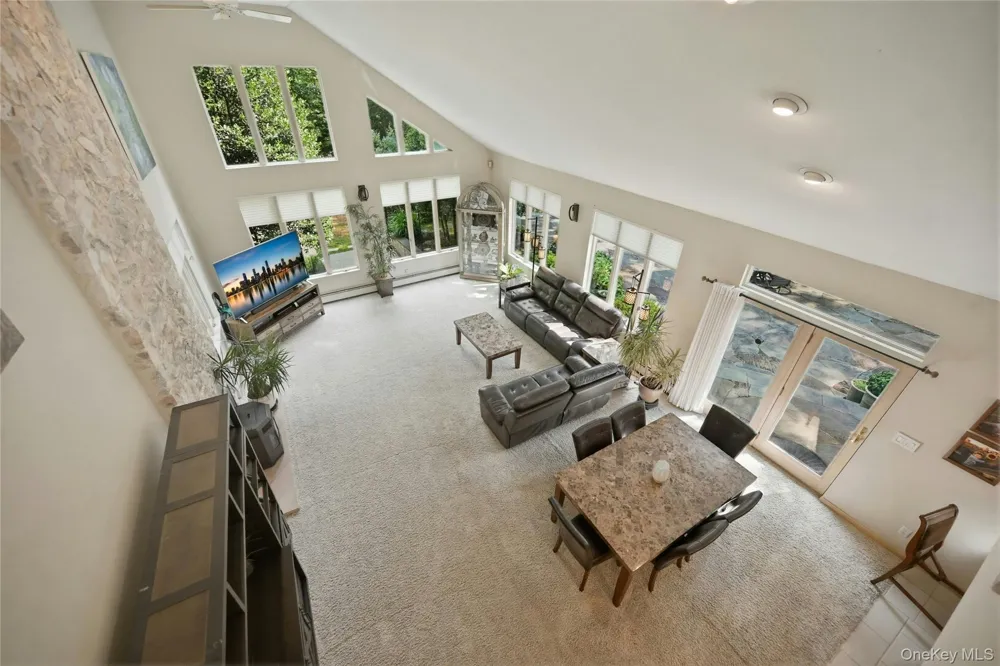 18 Nicole Court Manorville, NY 11949
