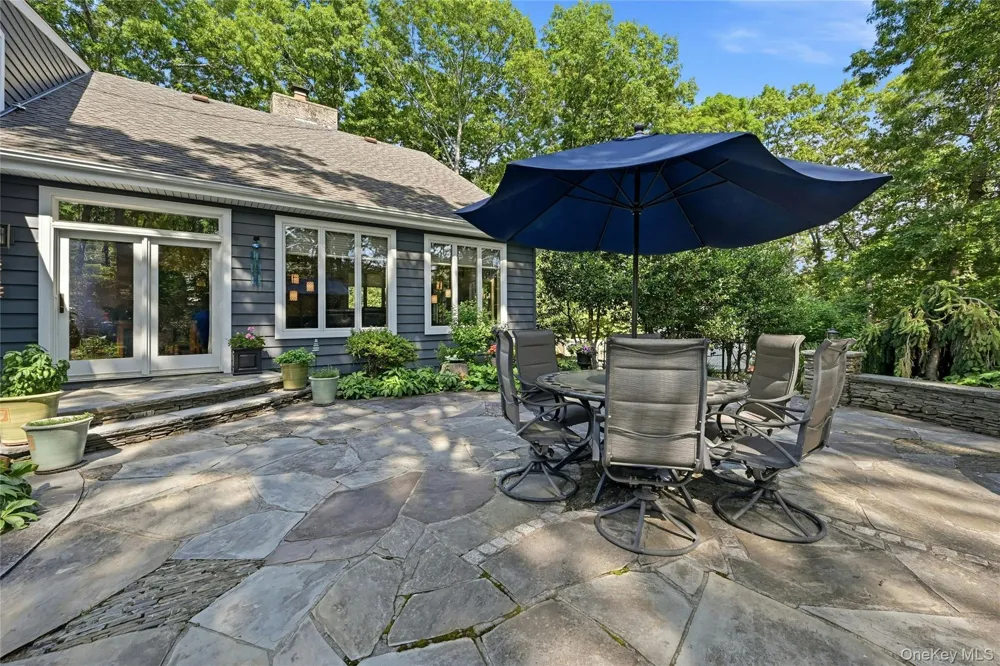 18 Nicole Court Manorville, NY 11949