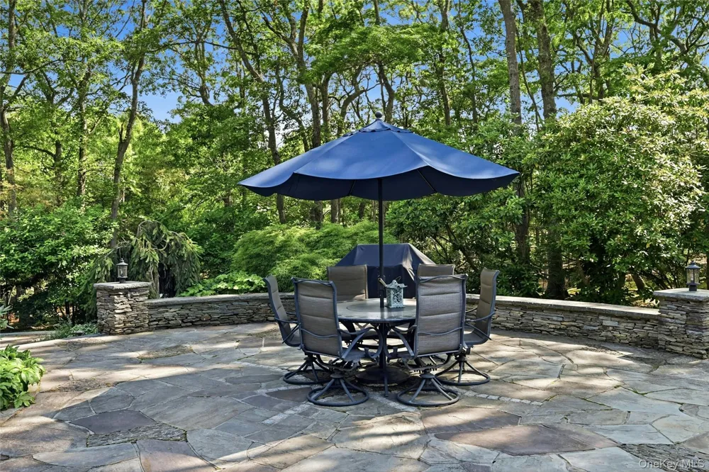 18 Nicole Court Manorville, NY 11949