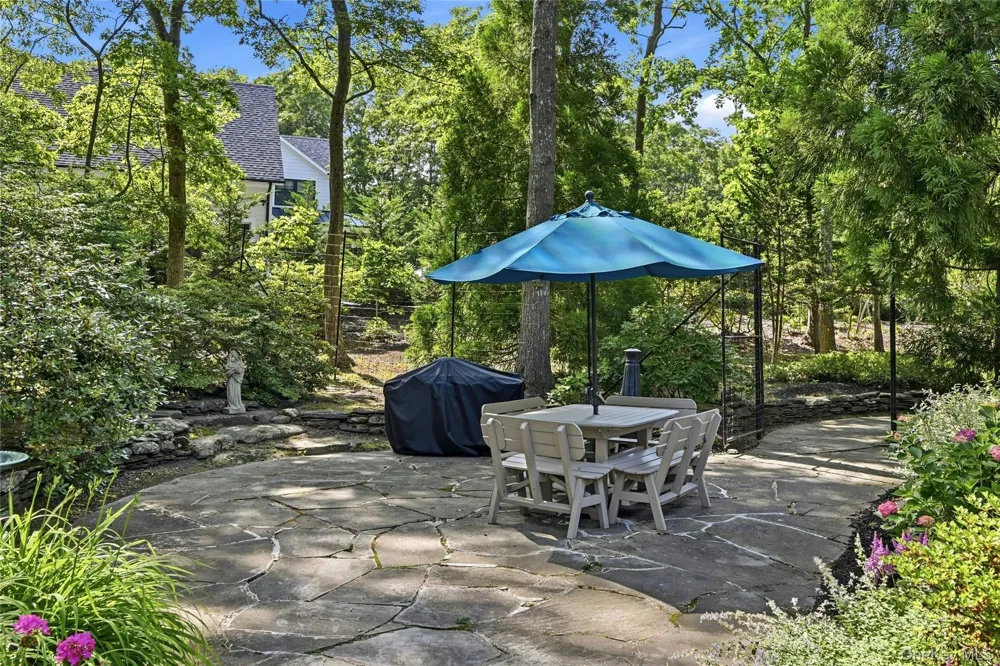 18 Nicole Court Manorville, NY 11949