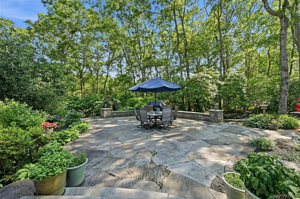 18 Nicole Court Manorville, NY 11949