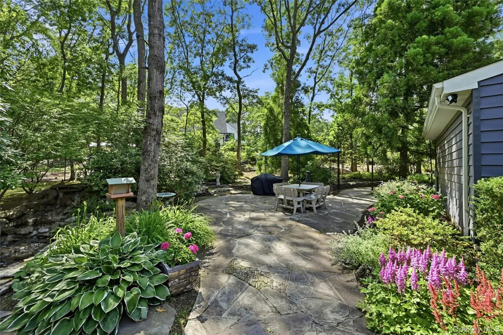 18 Nicole Court Manorville, NY 11949