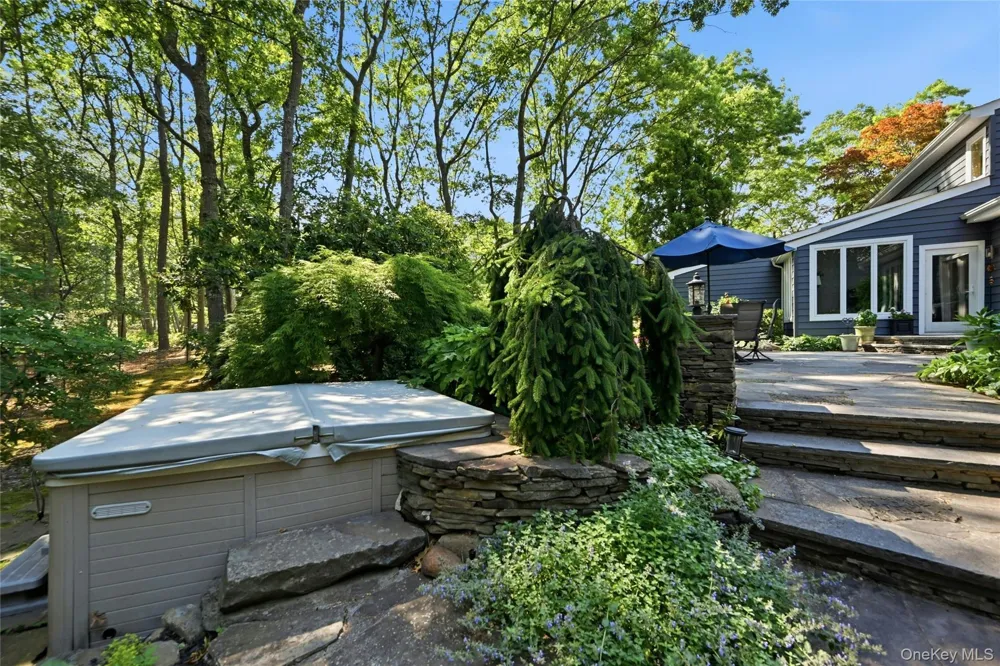18 Nicole Court Manorville, NY 11949