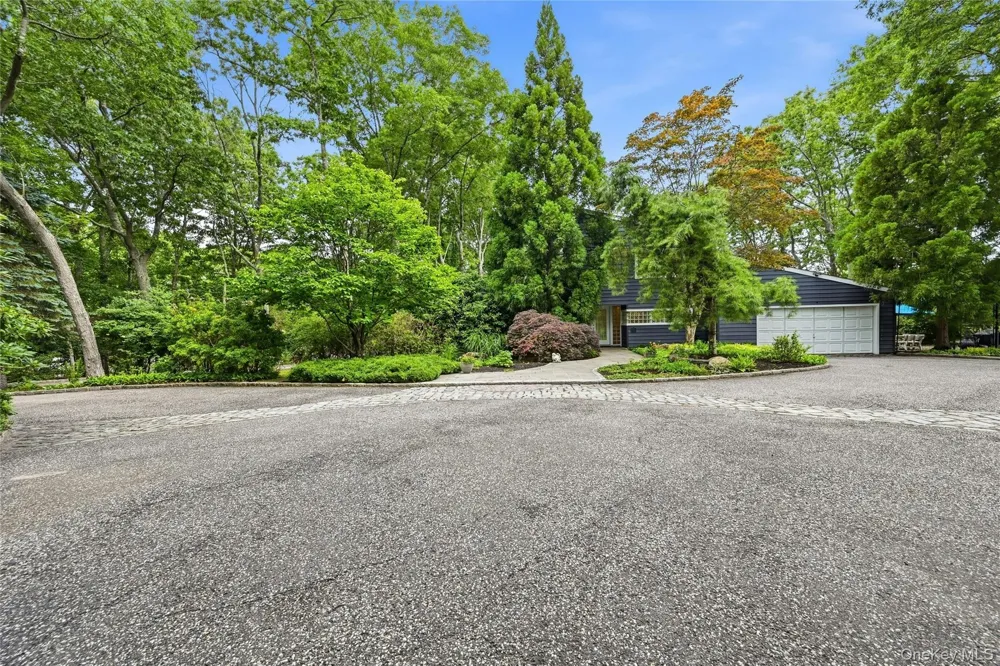 18 Nicole Court Manorville, NY 11949
