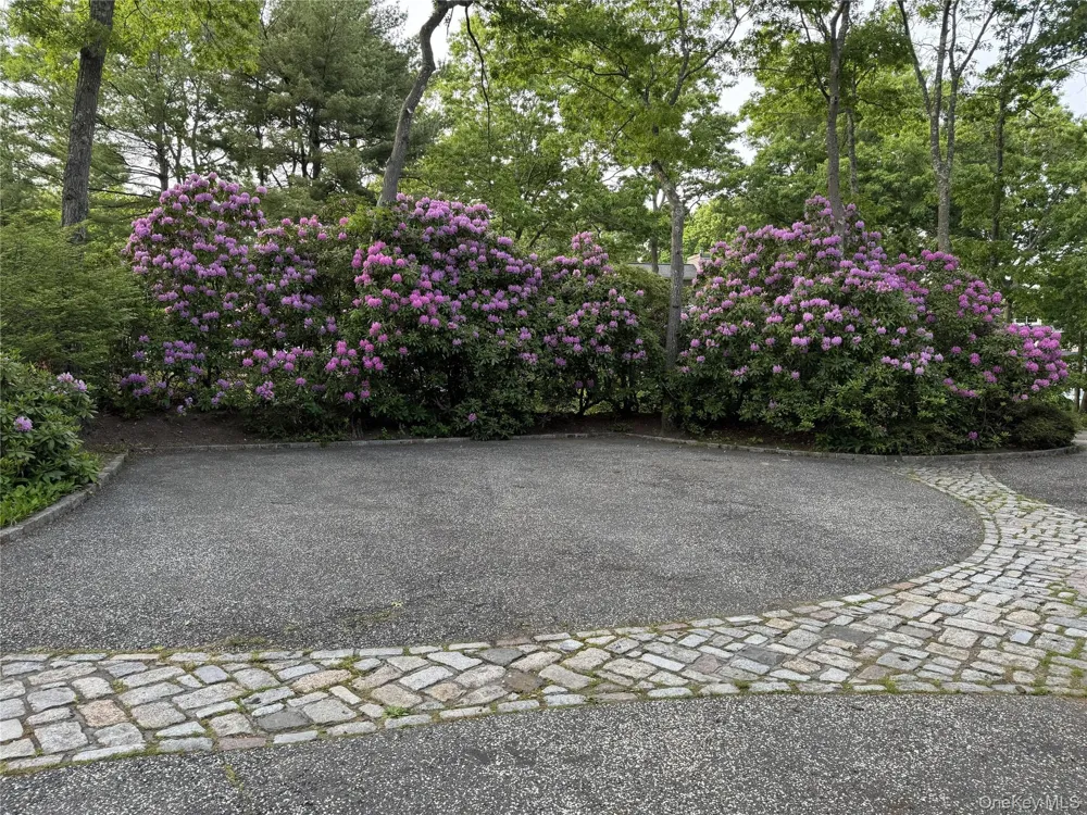 18 Nicole Court Manorville, NY 11949
