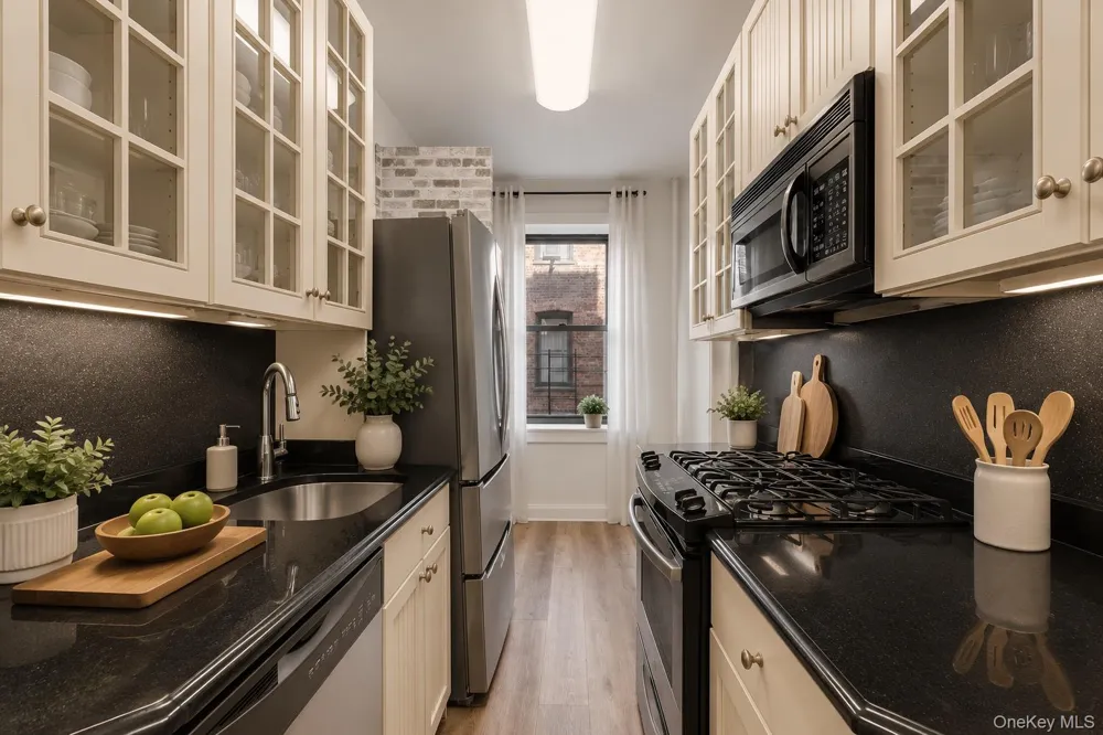 37-21 80th Street #3M Jackson Heights, NY 11372